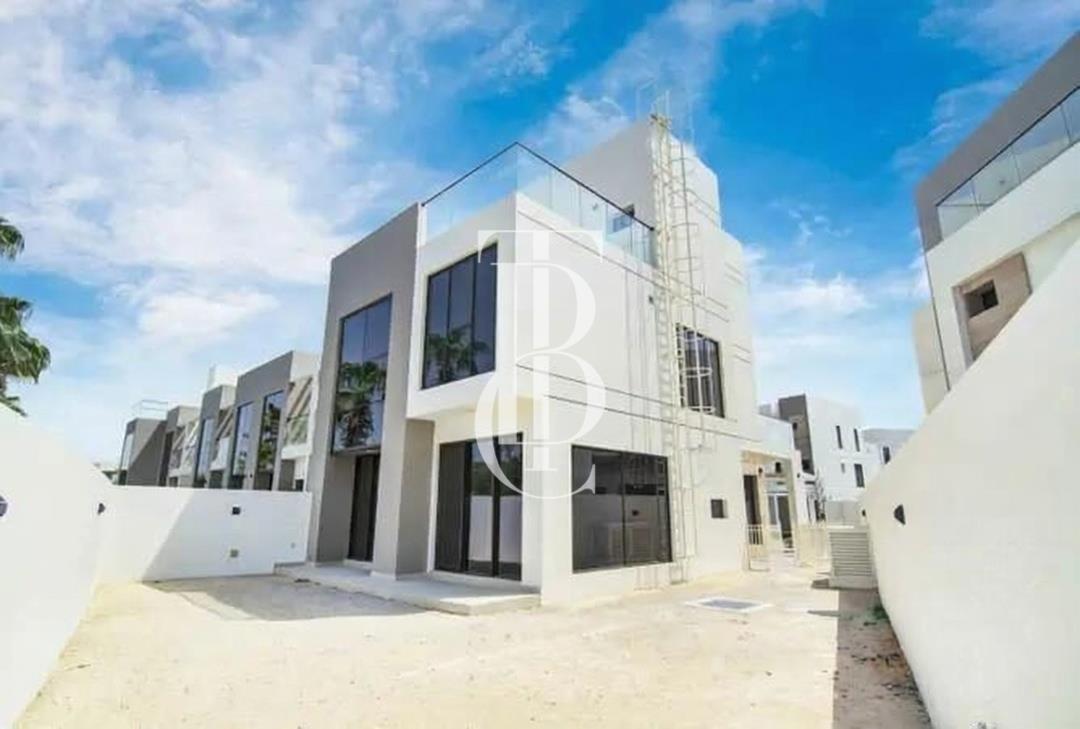 Corner Unit | Single Row | Spacious Layout