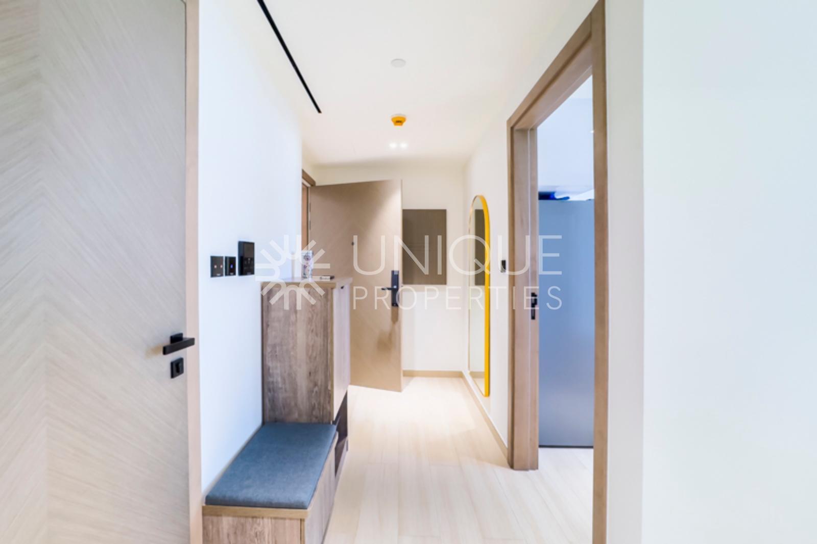 Corner Apartment | Pool View | Huge Layout