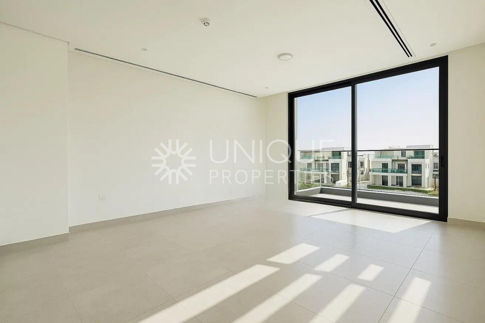 Luxury 5Bed Villa | Park View | Single row
