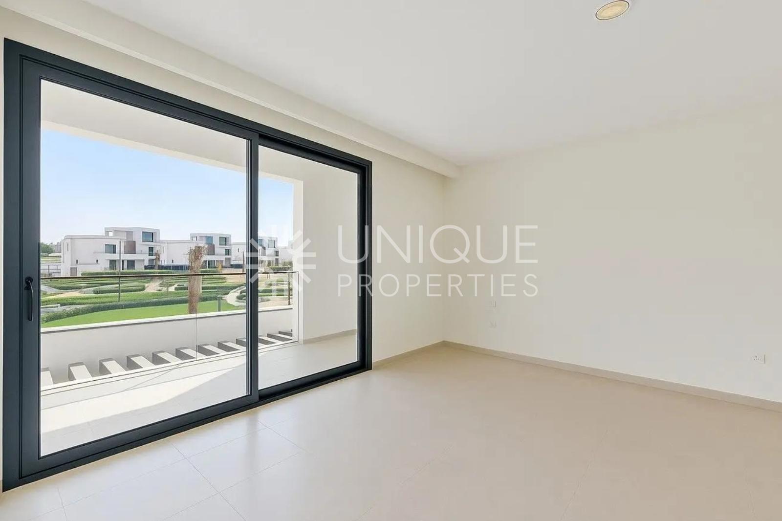 Luxury 5Bed Villa | Park View | Single row