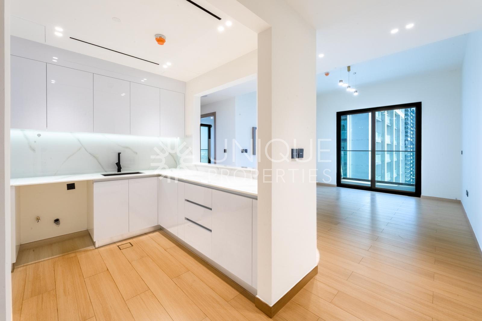 Prime Location | 2 Parking | Spacious 2 Bedroom