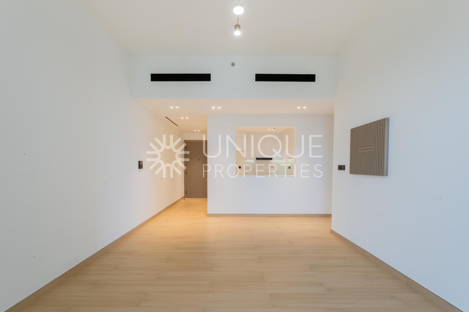Prime Location | 2 Parking | Spacious 2 Bedroom