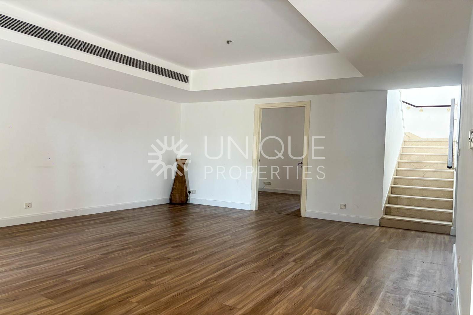 Lake View | Upgraded | Perfect Location