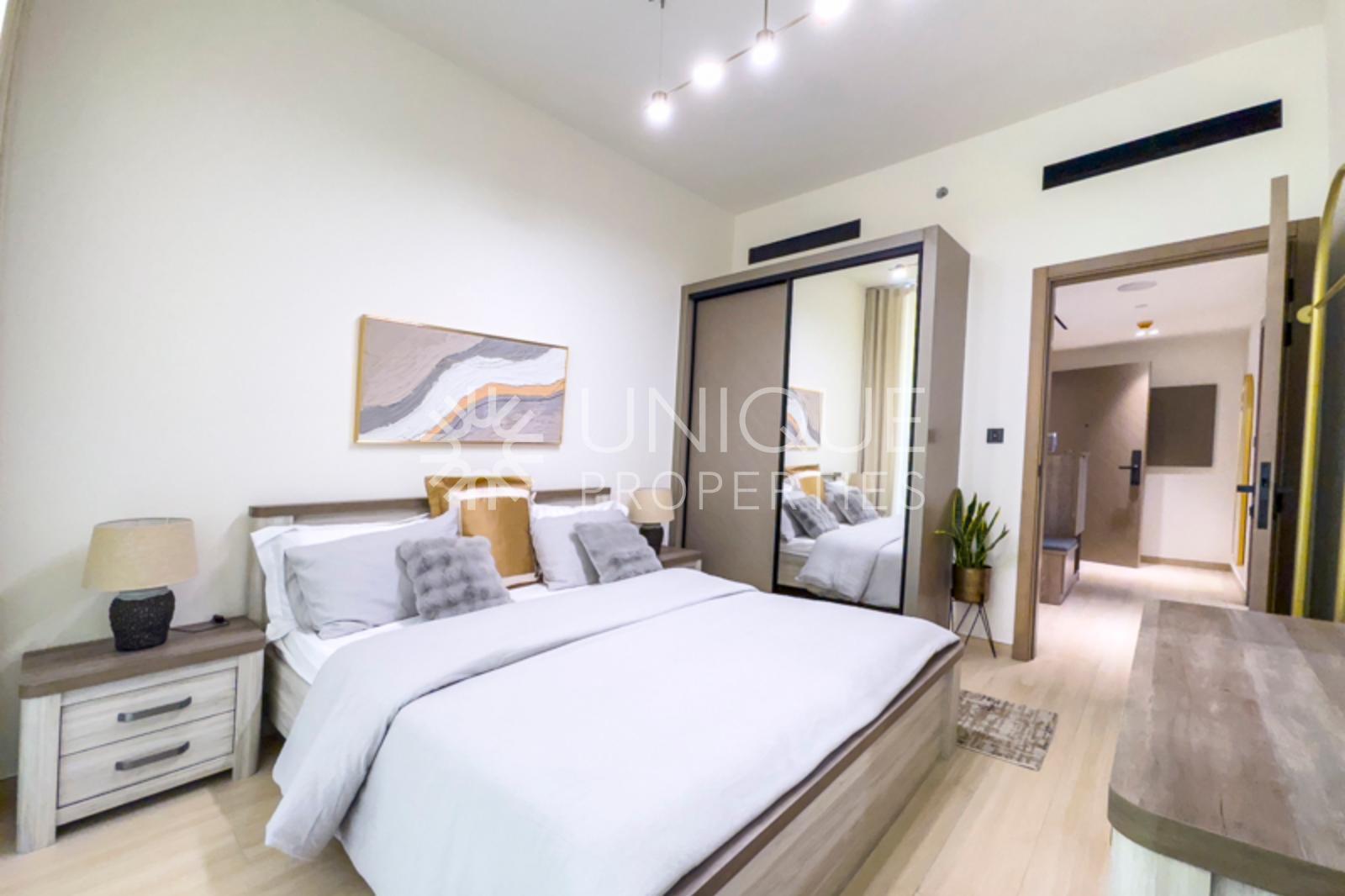 Corner Unit | Pool View | Spacious | Furnished