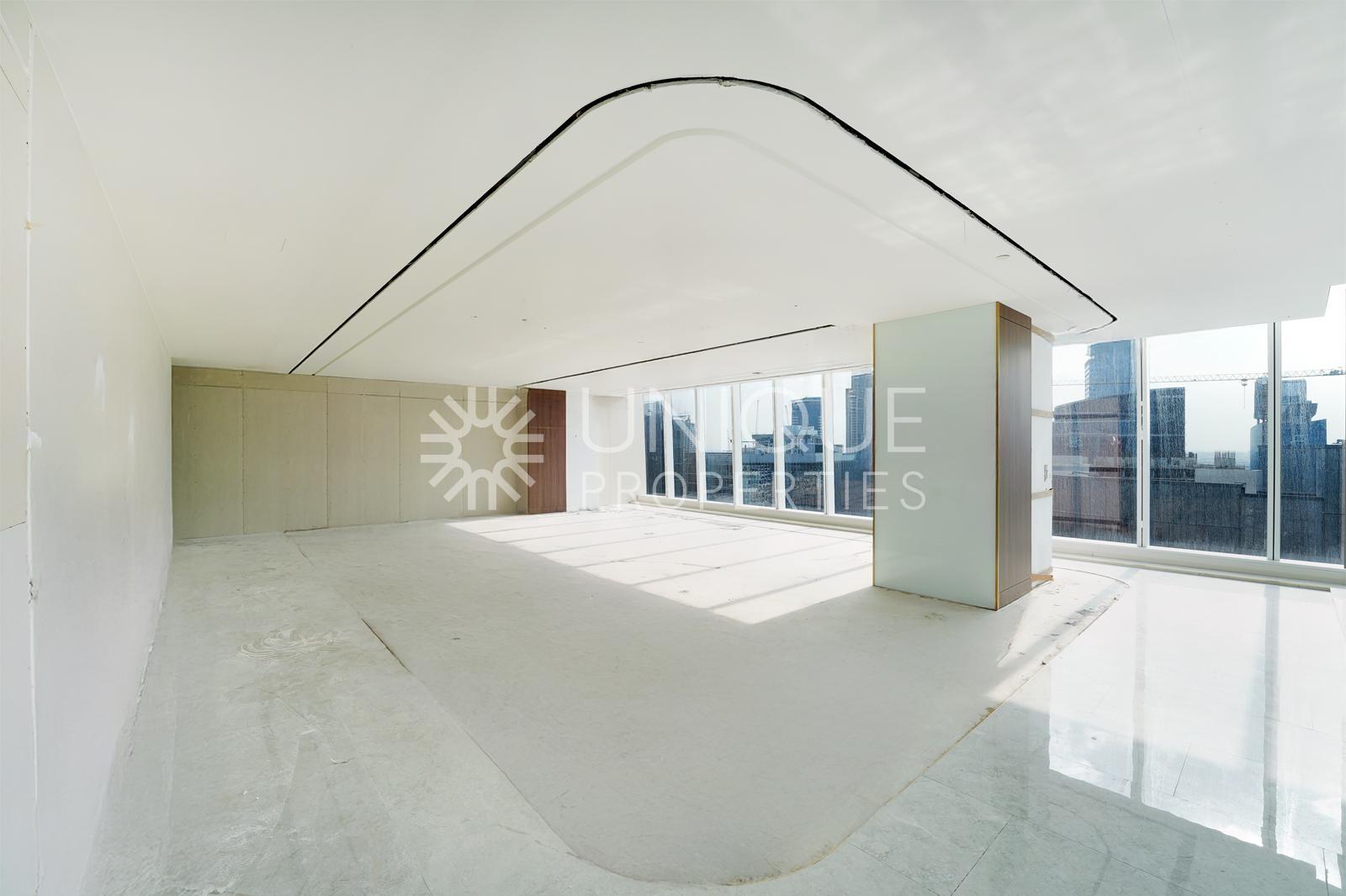 Luxury Living | Sea View | Near Metro
